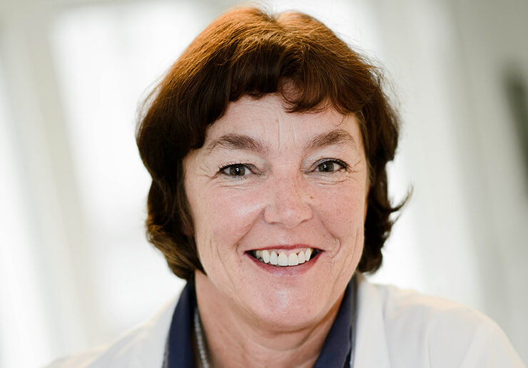 Portrait Chefärztin der Hessing Klinik für Orthopädische Rehabilitation, Dr. med. Annett Roch
