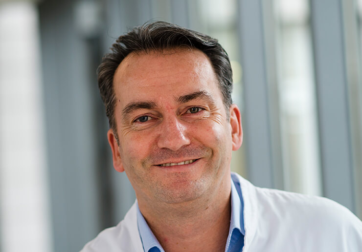 Portrait vom Chefarzt der Hessing Klinik für Handchirurgie, Dr. med. Bernhard Rozée