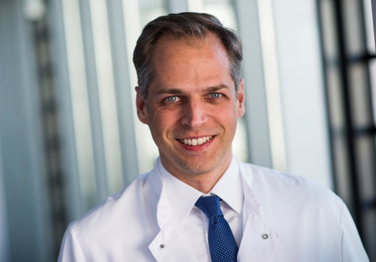 Portrait von Prof. Dr. med. Florian Geiger, Chefarzt des Hessing Wirbelsäulenzentrums