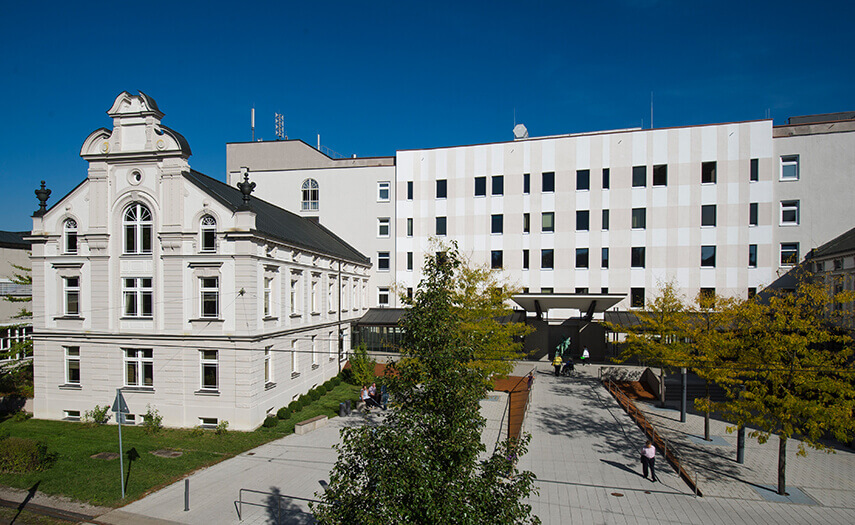 Gebäude der Orthopädischen Fachklinik der Hessing Stiftung