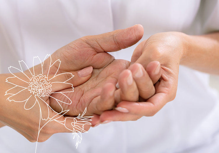 Aromatherapie in der Anwendung auf der Hand